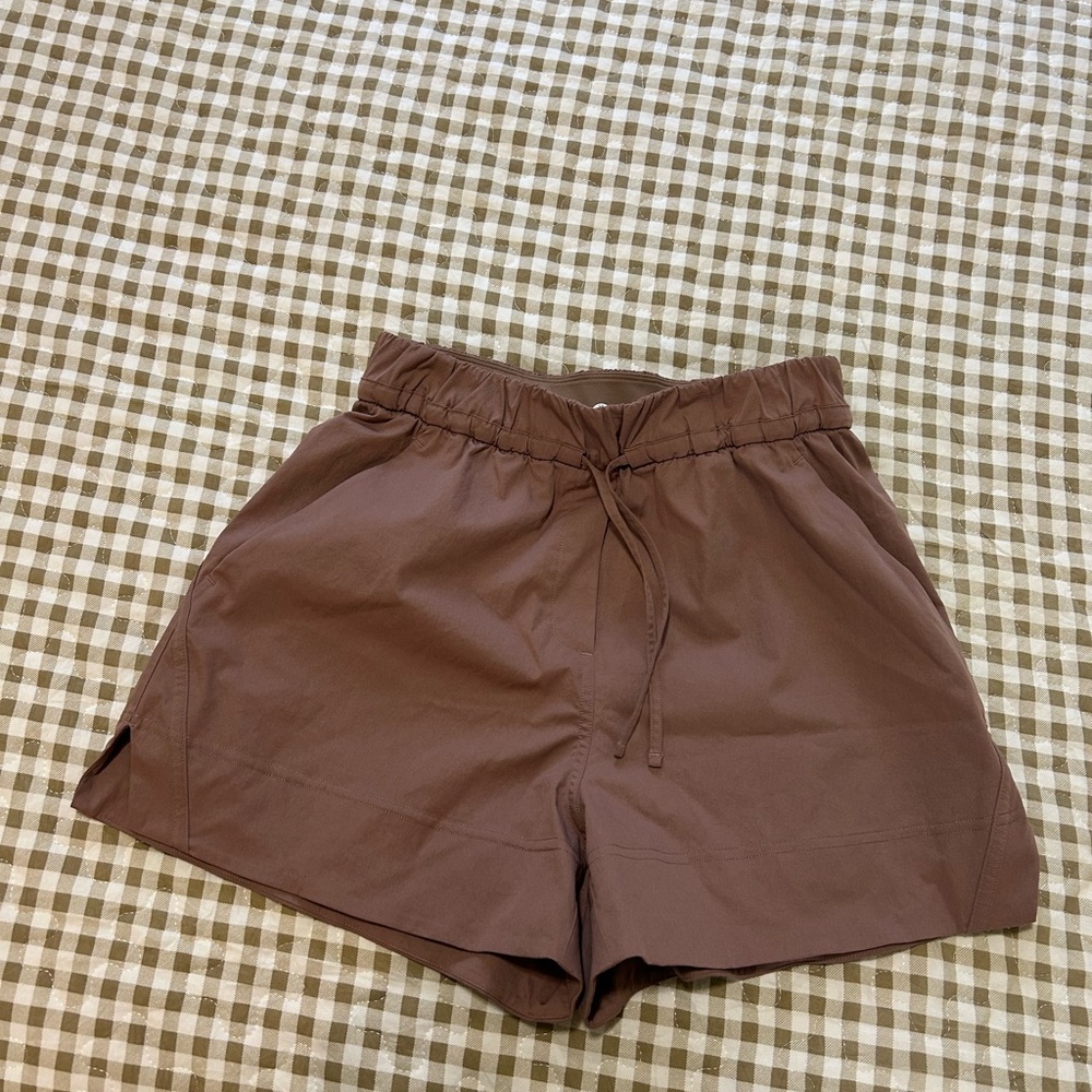 Womens Lululemon woven short